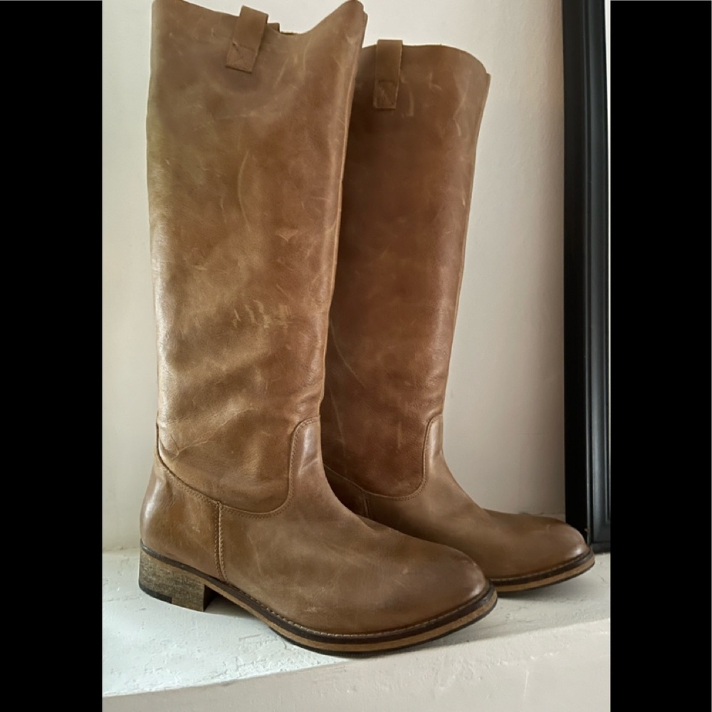 Gorgeous knee boots
